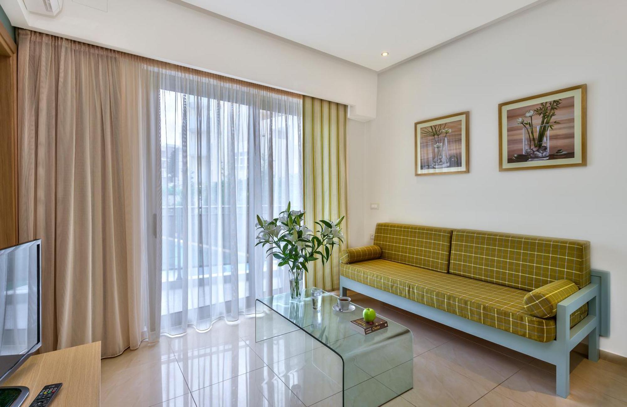 One-Bedroom Apartment (2-4 Adults)
